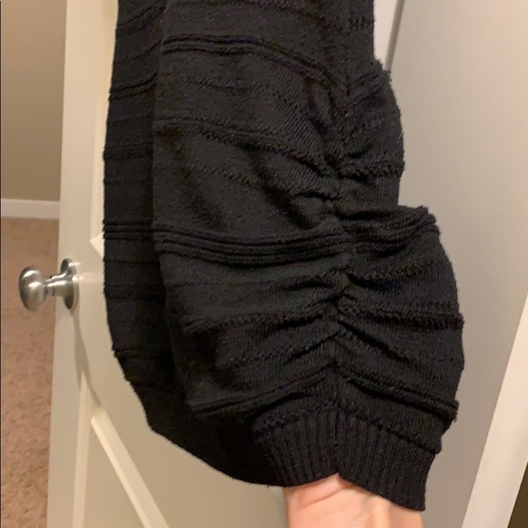 Sweater - Picture 5 of 6